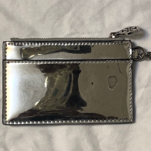 Tory Burch “R” coin/key case! Never used! - Picture 2 of 10